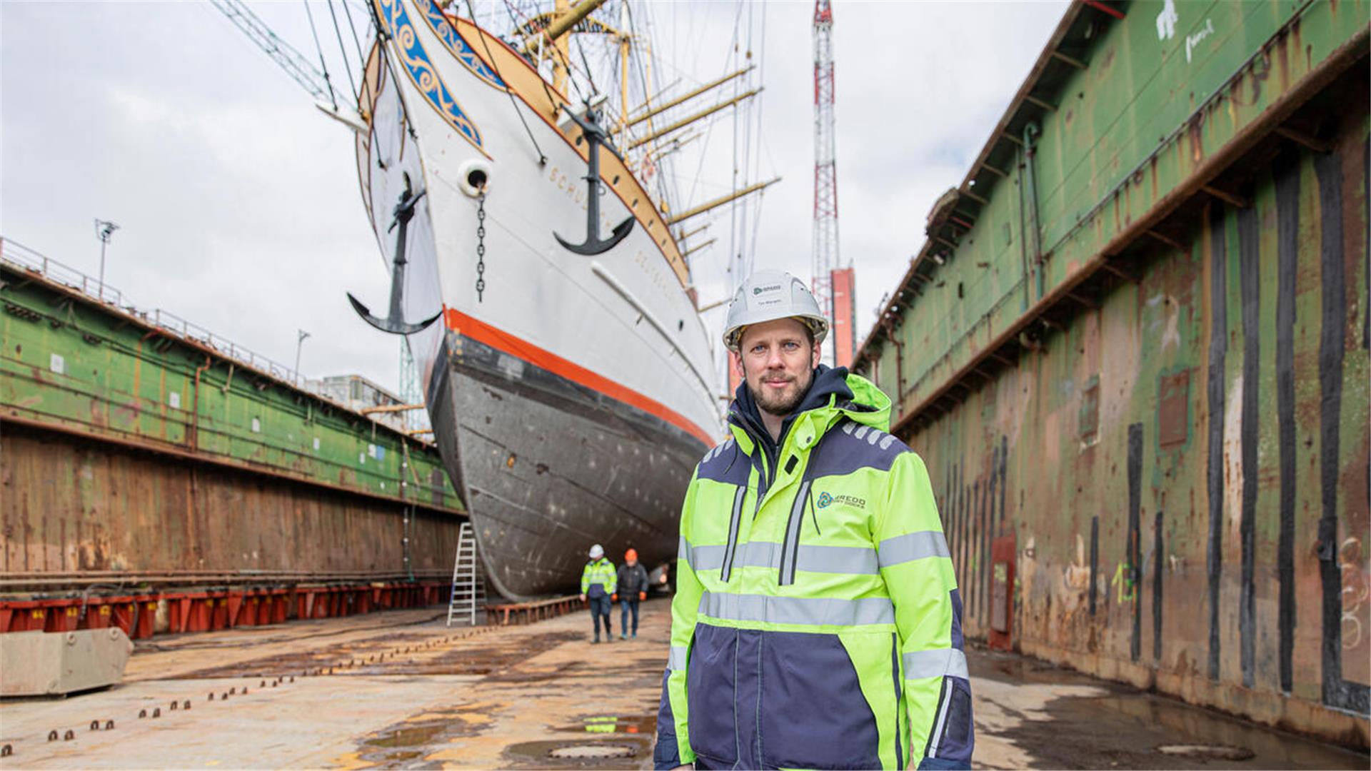 Tim Mangels koordiniert die Instandhaltung des Schiffes und sorgt für eine sorgfältige Umsetzung der Maßnahmen.