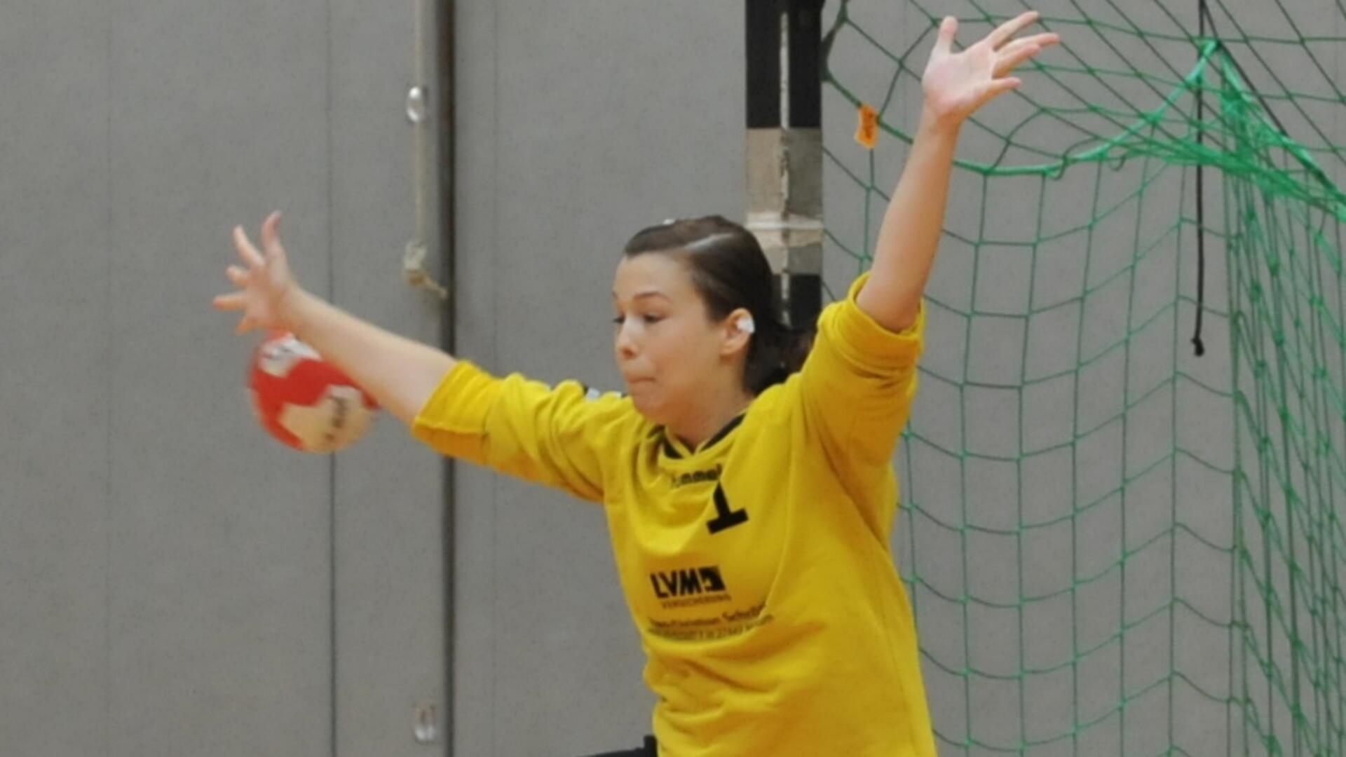 Handballer starten: „Alle sind heiß, alle sind fit!“ Torfrau Sabrina Thomann ist nach wie der große Rückhalt.