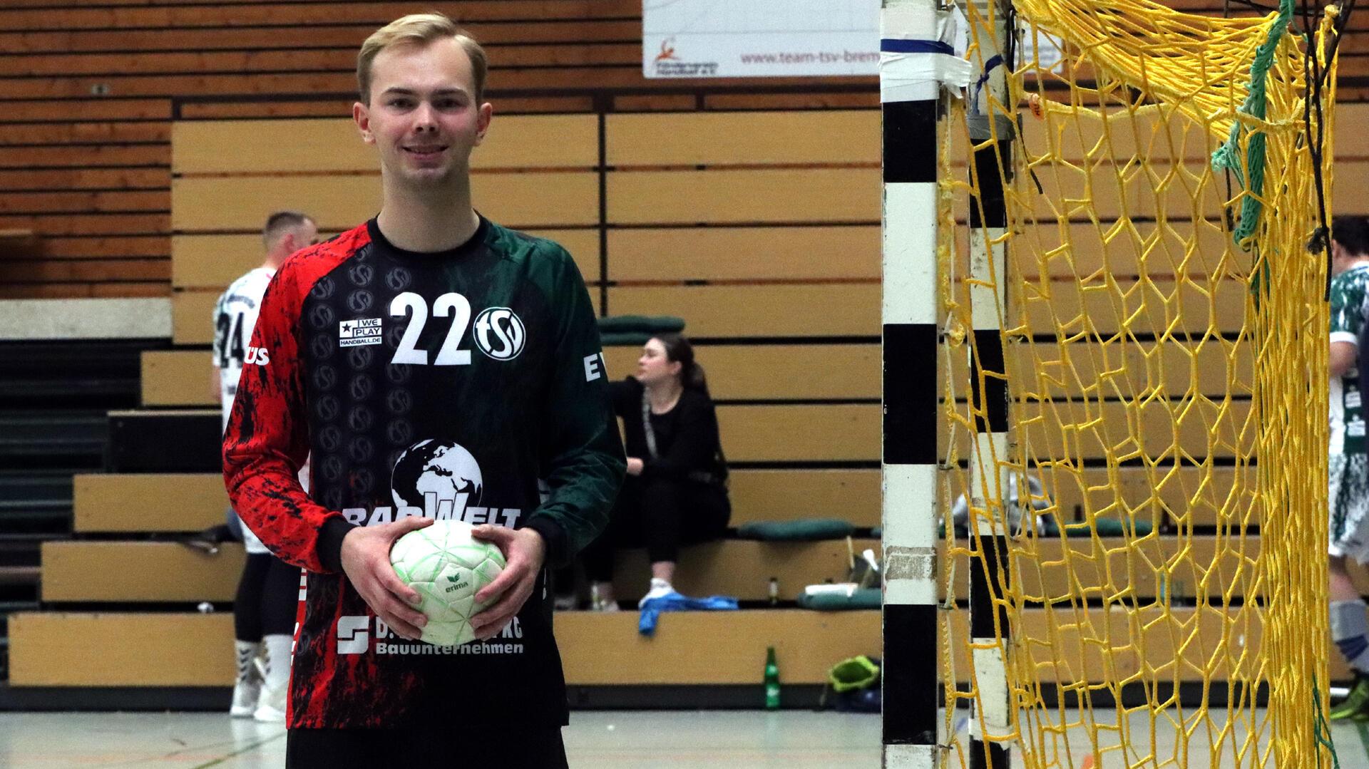 Torhüter Jona Paulsen war nach einer Ellenbogen-Operation in der Rückrunde zum Zuschauen verurteilt. In der heißen Phase im Abstiegskampf war er dennoch ganz nah dran am Handball-Team des TSV Bremervörde.
