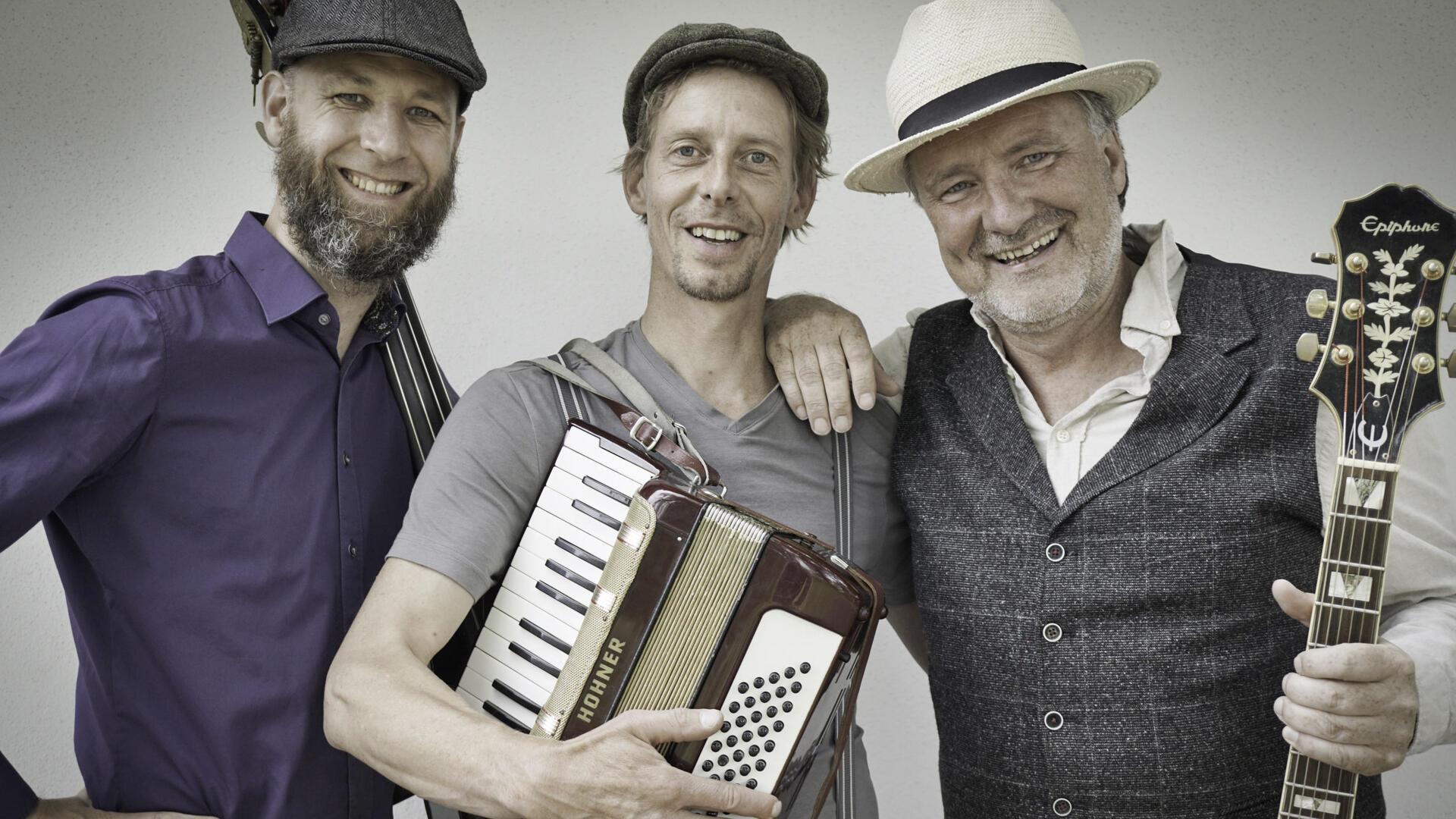 Die drei Musiker von der Asphalt Swing Union wollen das Cultimo swingen lassen.