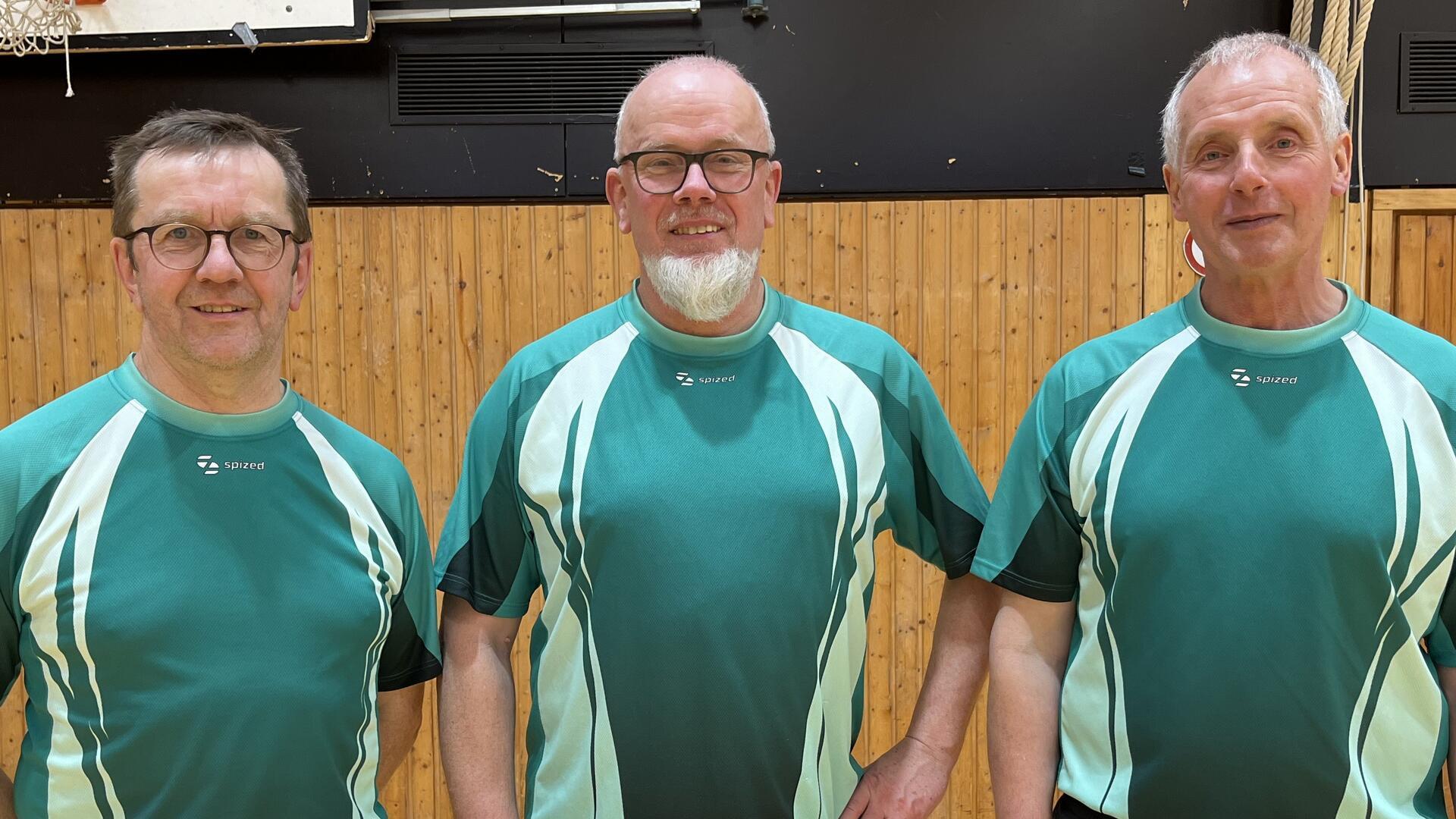 Über insgesamt 140 Jahre Prellball-Erfahrung verfügen Udo Ehlert, Bernd Meyer und Bodo Klindworth (von links). Reicht das beim ersten Auftritt bei den Männern 60 für eine gute Platzierung bei den Norddeutschen Seniorenmeisterschaften?