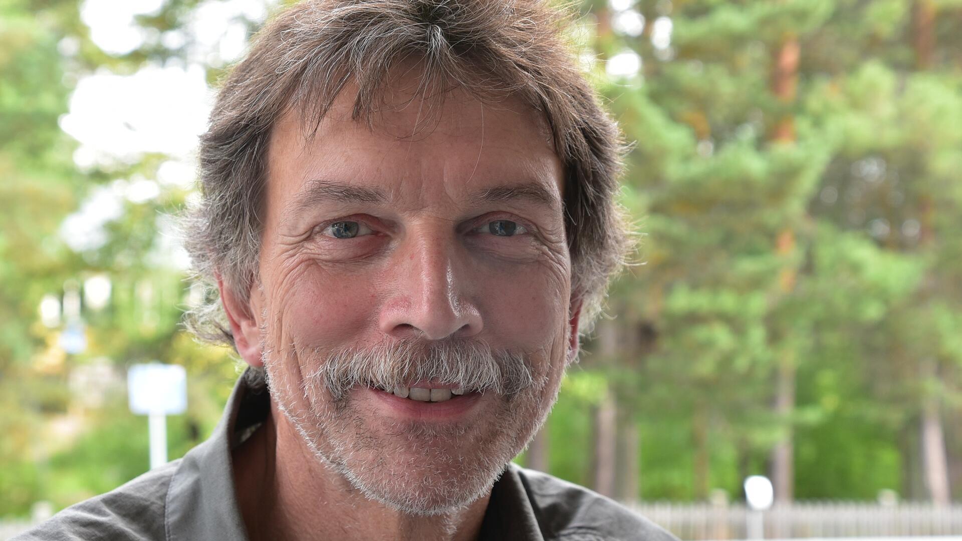 Porträtfoto von Ulrich Tholl