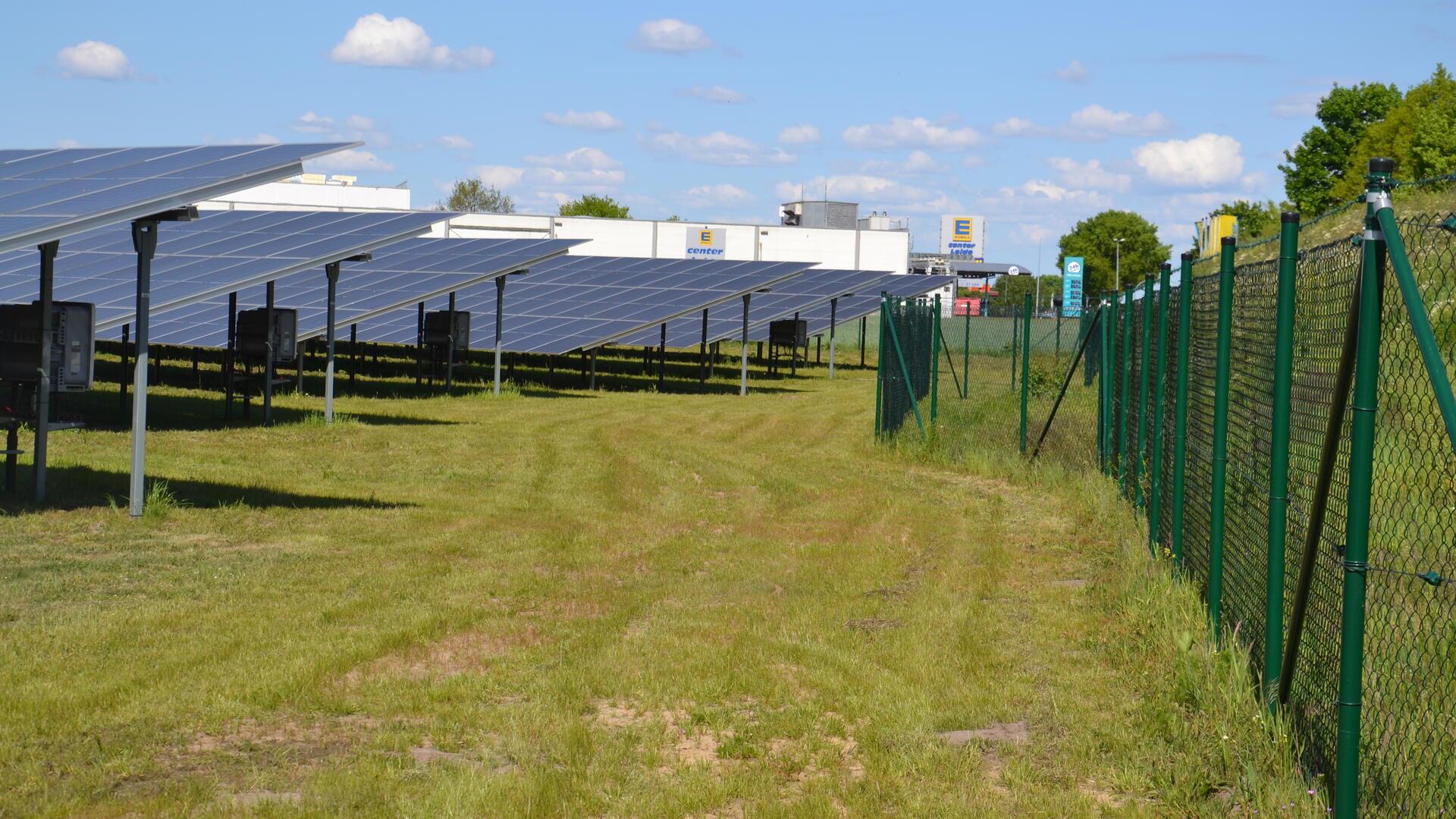 Solarmodulreihen in Zeven-Aspe