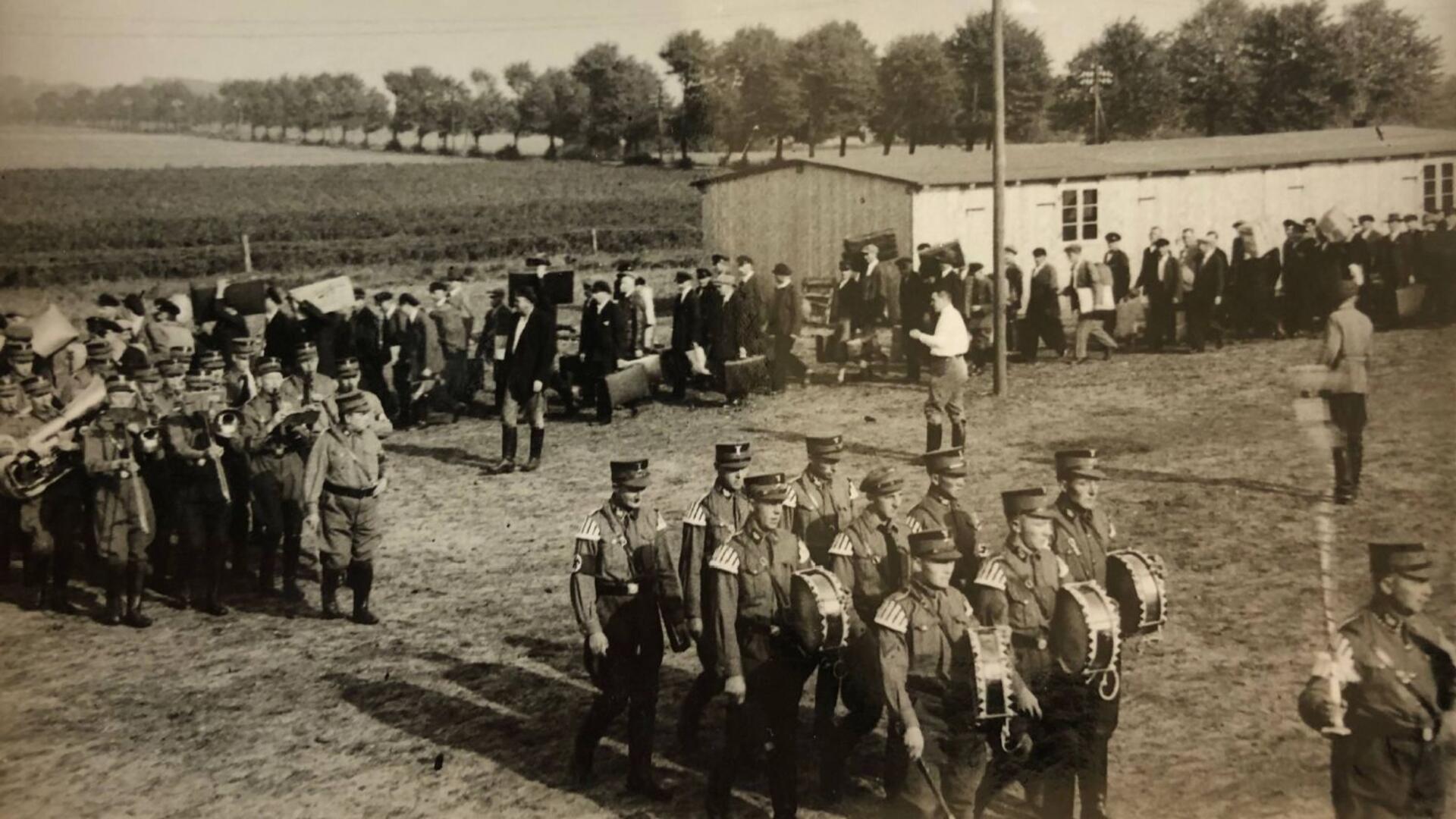  Einmarsch der zweiten Berliner Arbeitskolonne in das Lager Gyhum am 12. September 1934.