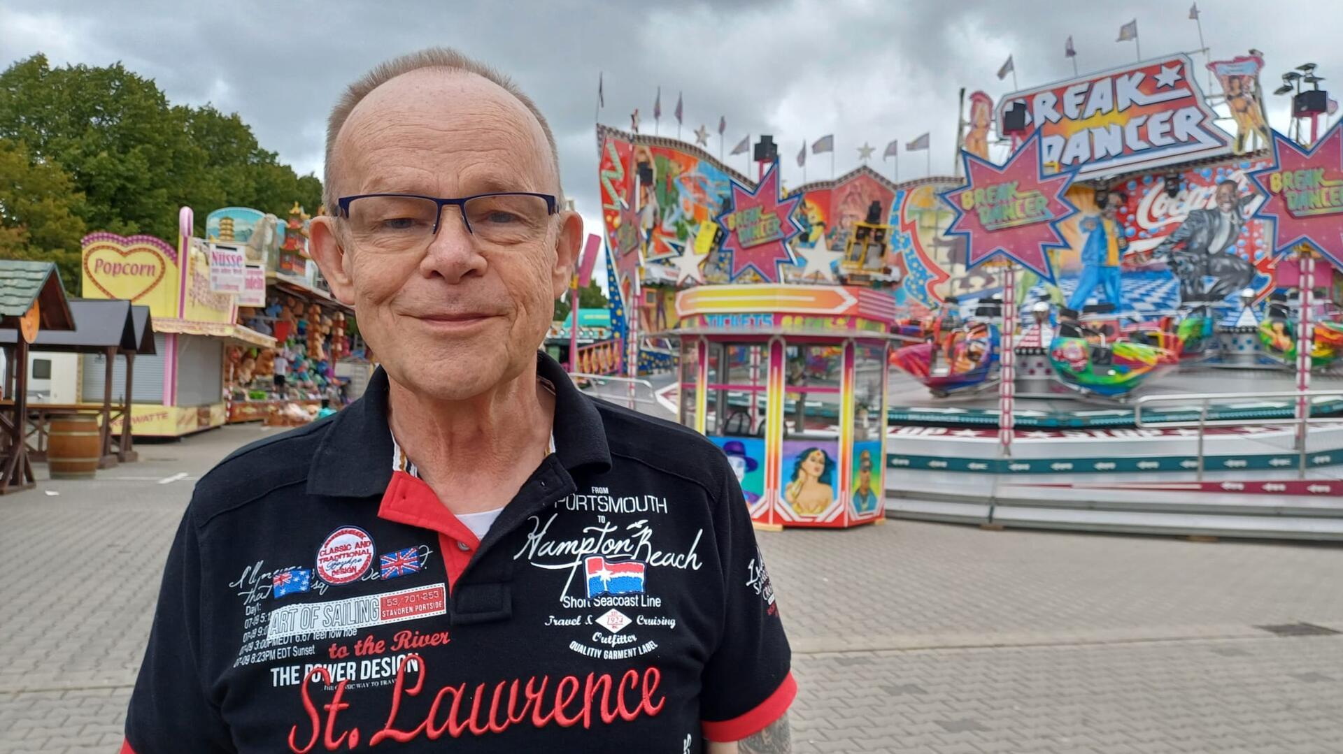 Uwe Zander vor dem Freimarkt Bremerhaven.