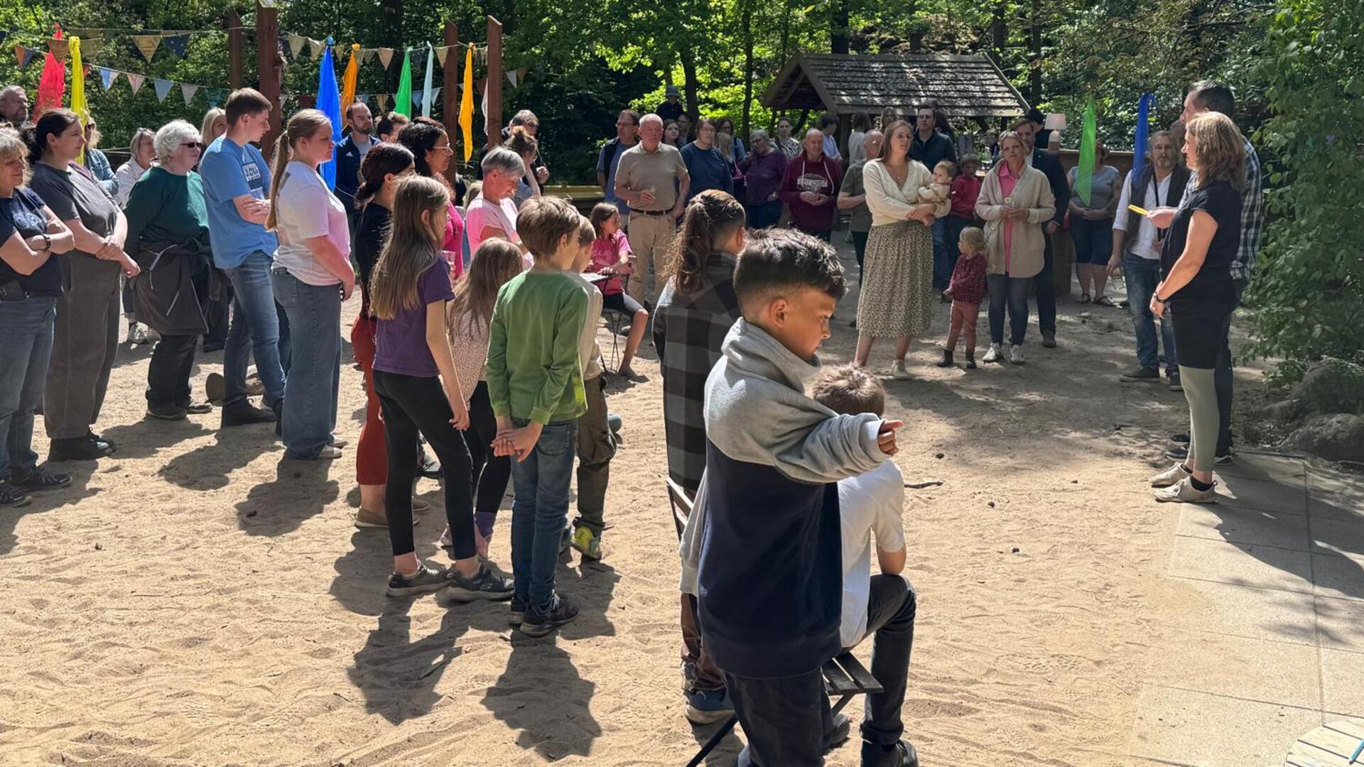 Viele Gäste kamen zur Geburtstagsfeier des Gnarrenburger Waldkindergartens. 