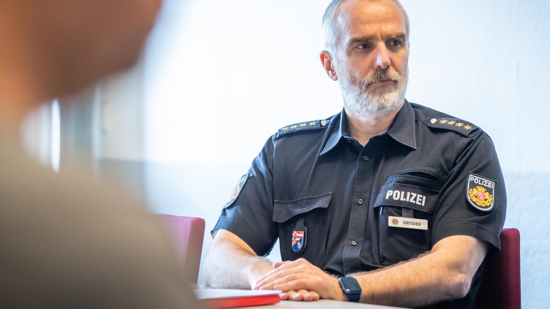 Vier Stadtteile, vier Realitäten - Podiumsdiskussion zum Heimat-Check Polizeidirektor Volker Ortgies