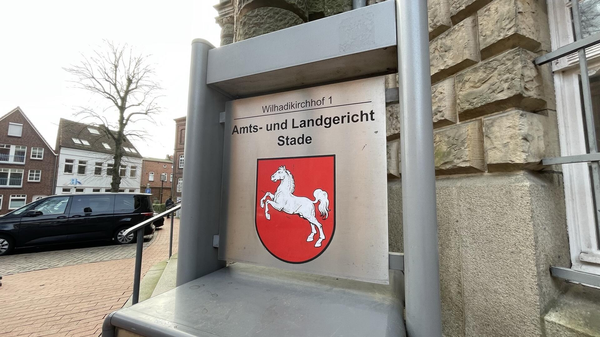 Vor dem Landgericht Stade wurde am Mittwoch das Urteil gegen einen Millionenbetrüger aus der Samtgemeinde Selsingen verkündet.