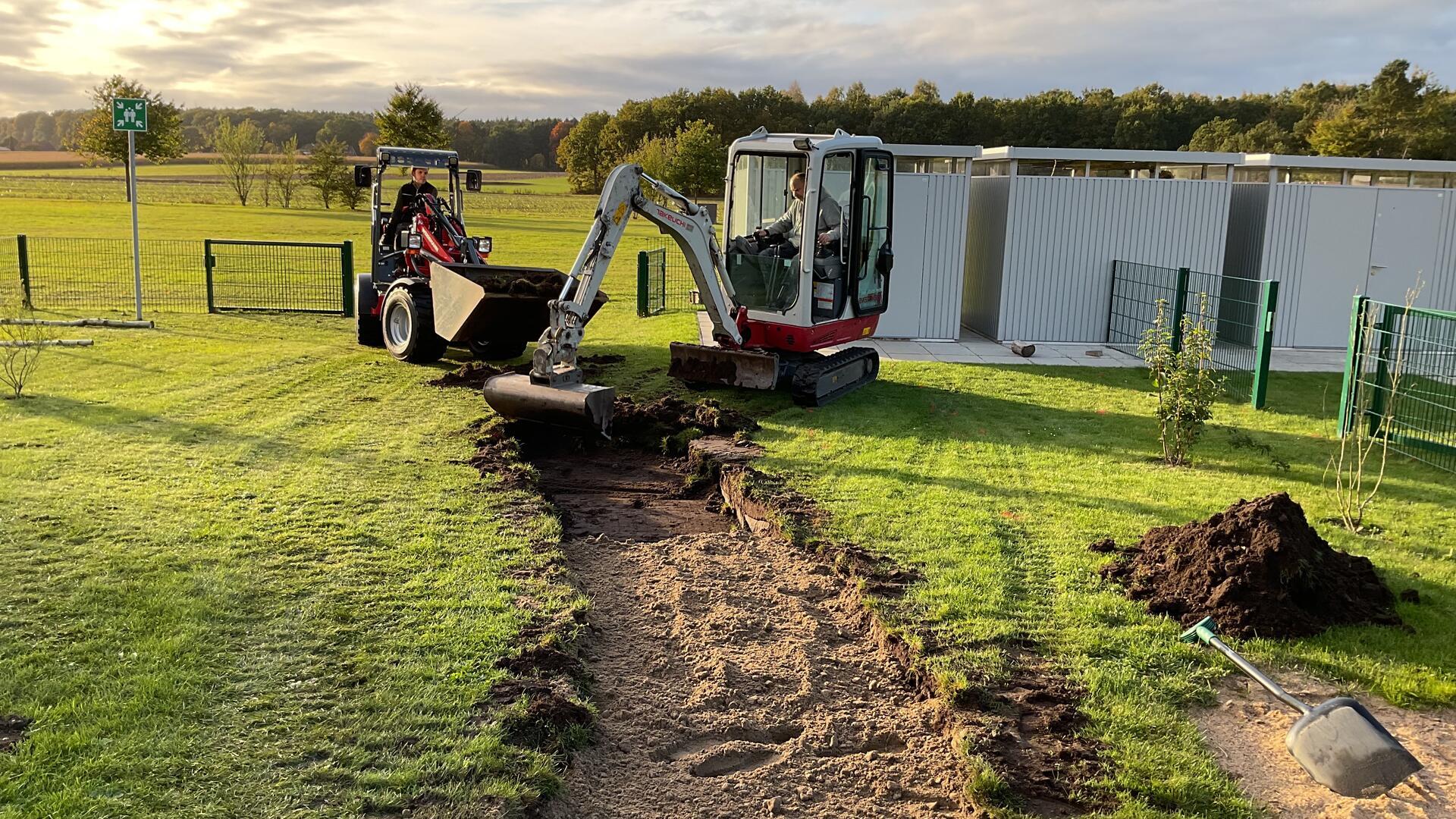 Vorbereitung der Rennstrecke mit professioneller Hilfe.