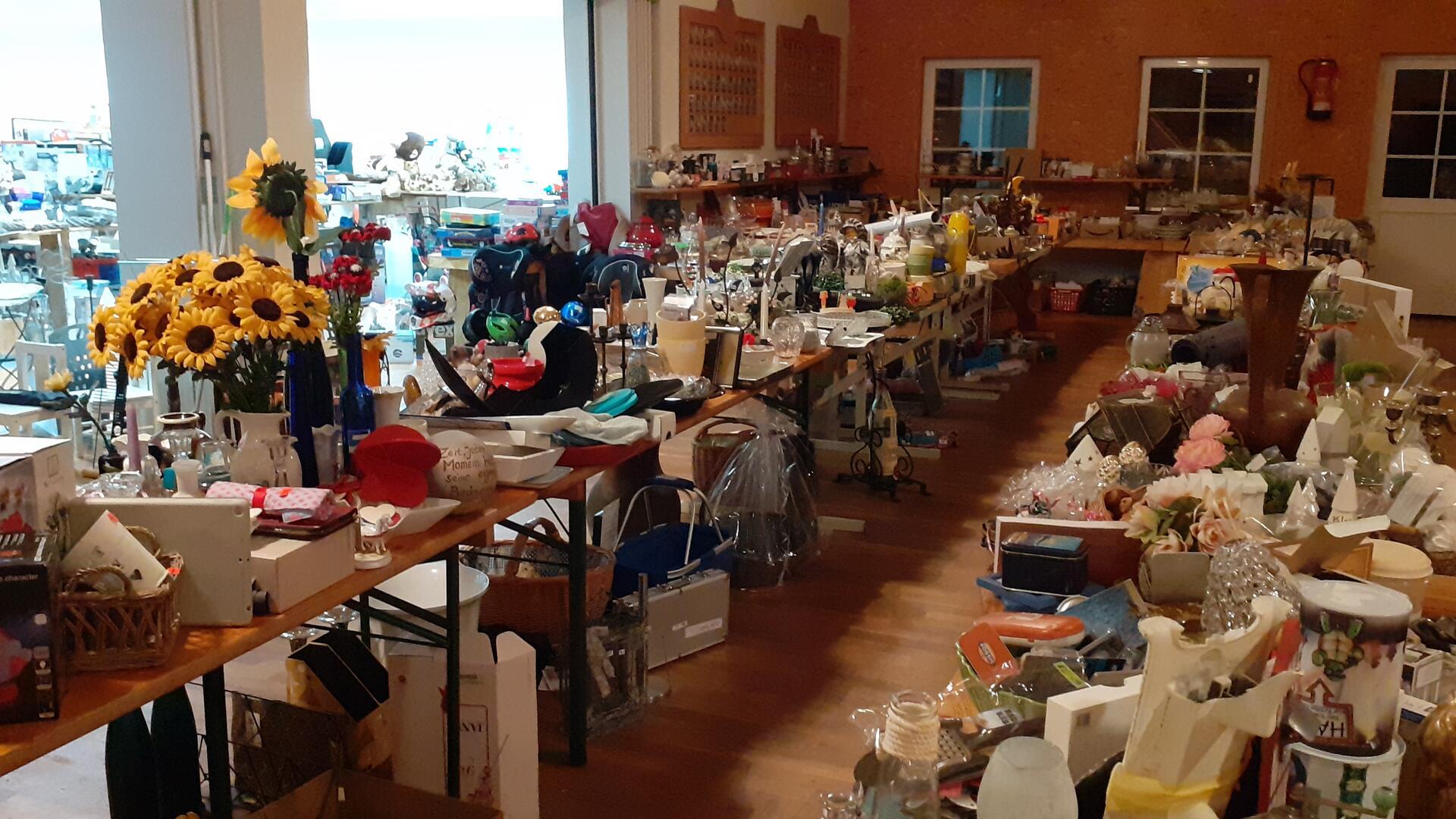 Vorher sortiert und mit Preisen gekennzeichnet, wird das vielfältige Sortiment von „Dit&Dat“ am 8. März in der Schützenhalle Anderlingen präsentiert.
