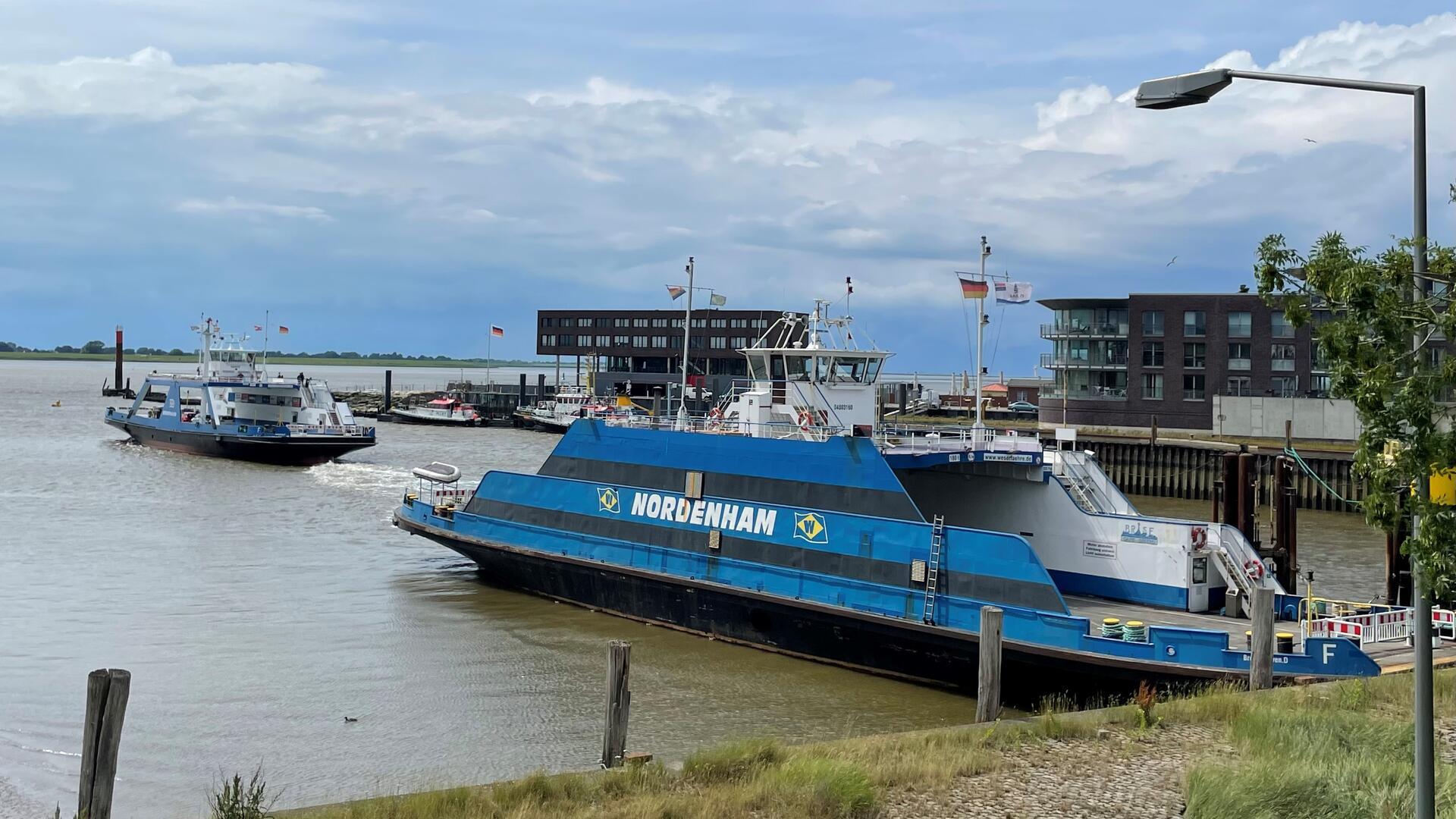 Fähren. Während der Werftzeit der „Nordenham“ übernimmt die „Bremerhaven“ den Fährverkehr über die Weser.