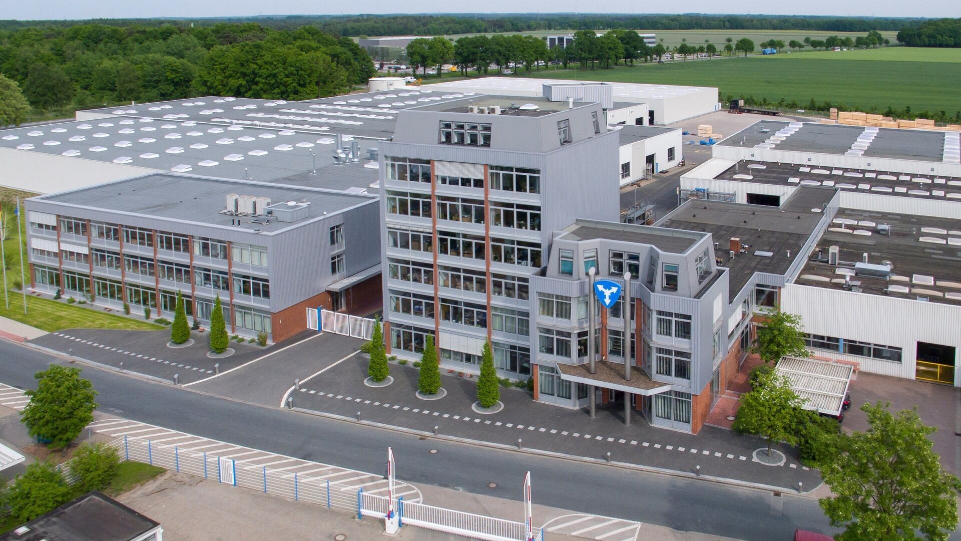Was nicht geheim ist und bleiben soll, das bekommen Interessierte am Tag der óffenen Tür in den weitläufigen Werkshallen zu Gesicht und erklärt.