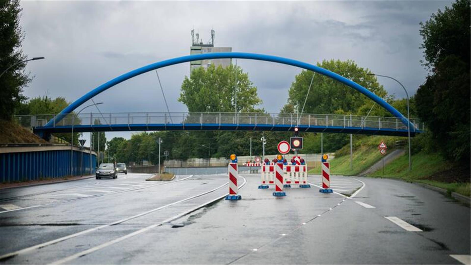 Einfahrt in den Hafentunnel.