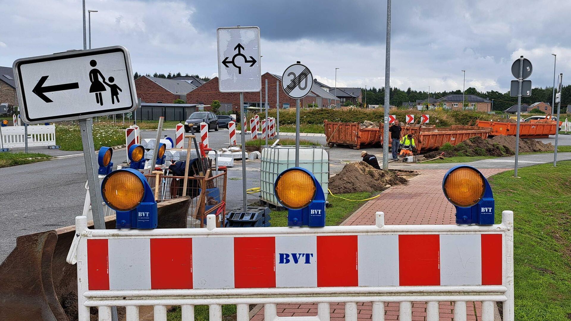 Wegen einer Baustelle ist die Verkehrsführung am Hagener Kreisel derzeit etwas unübersichtlich. 