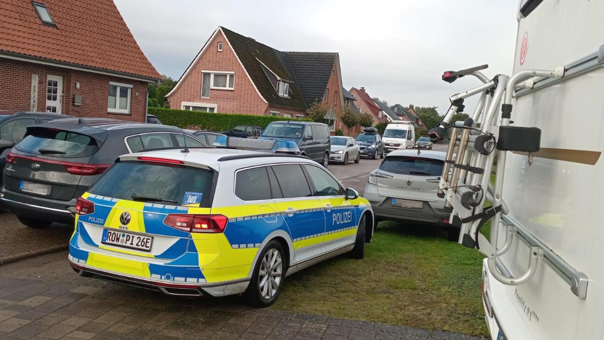Wegen einer Sperrung der Bundesstraße 71 herrschte am Wochenende Verkehrschaos in Glinde-Kornbeck. Die Bremervörder Polizei war mehrfach vor Ort. 