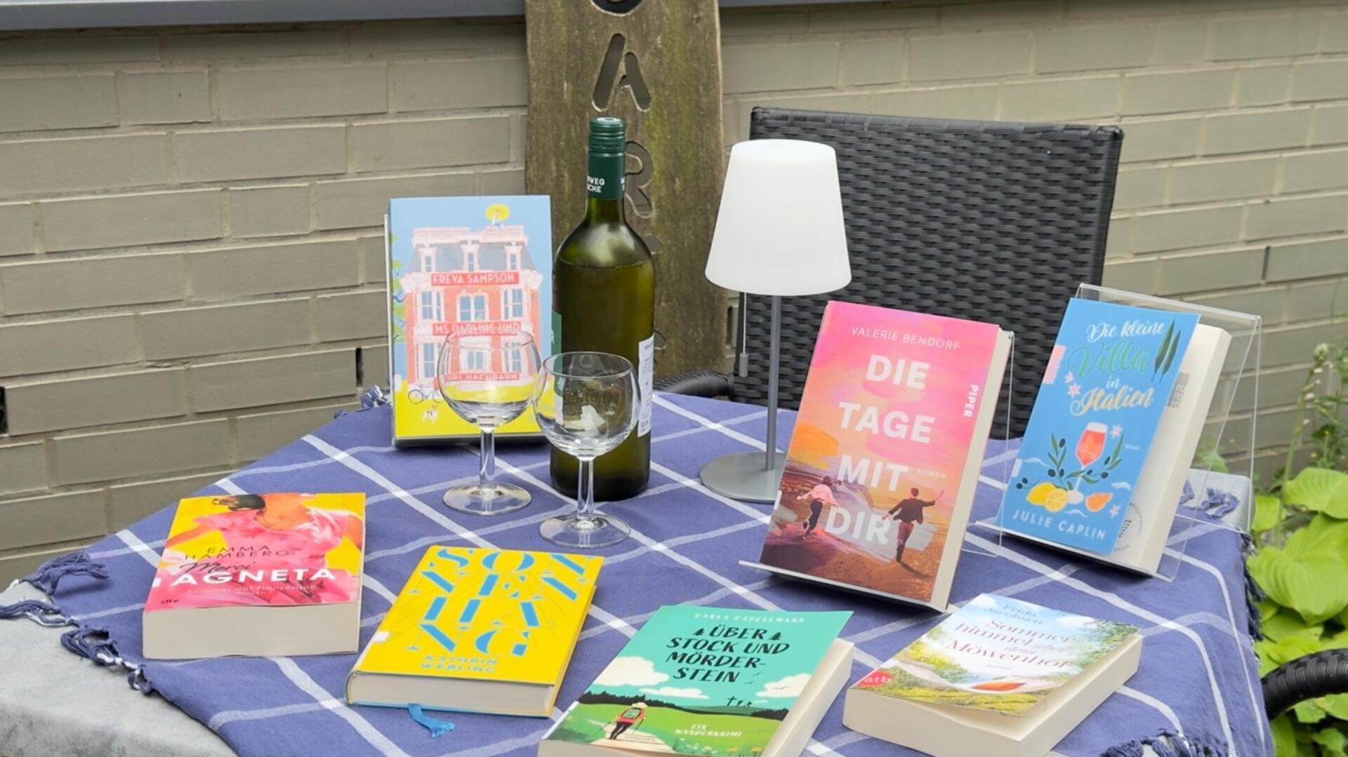 Wer noch Lesetipps für den Sommer braucht: Die Bücherei Tarmstedt hat welche - und die entsprechenden Schmöker gleich dazu.
