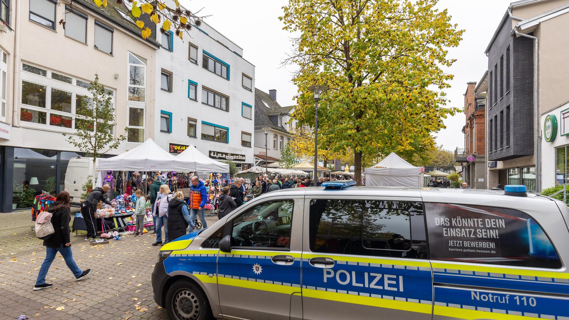 Wie beurteilen Bürger und Bürgerinnen die Arbeit der Polizei im Land Bremen? Das Landeskriminalamt verschickt dafür demnächst Fragebögen.