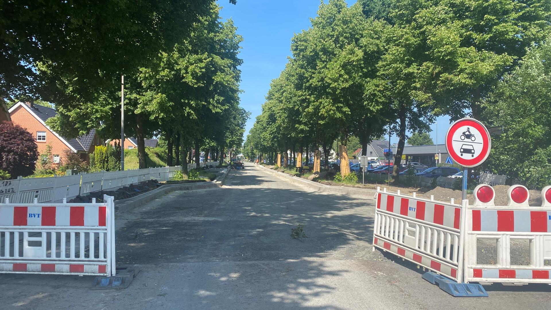 Wie die Niedersächsische Landesbehörde für Straßenbau und Verkehr am Freitag mitteilte, verzögern sich die Bauarbeiten in der Wesermünder Straße um einen Monat – bis Ende Juli.