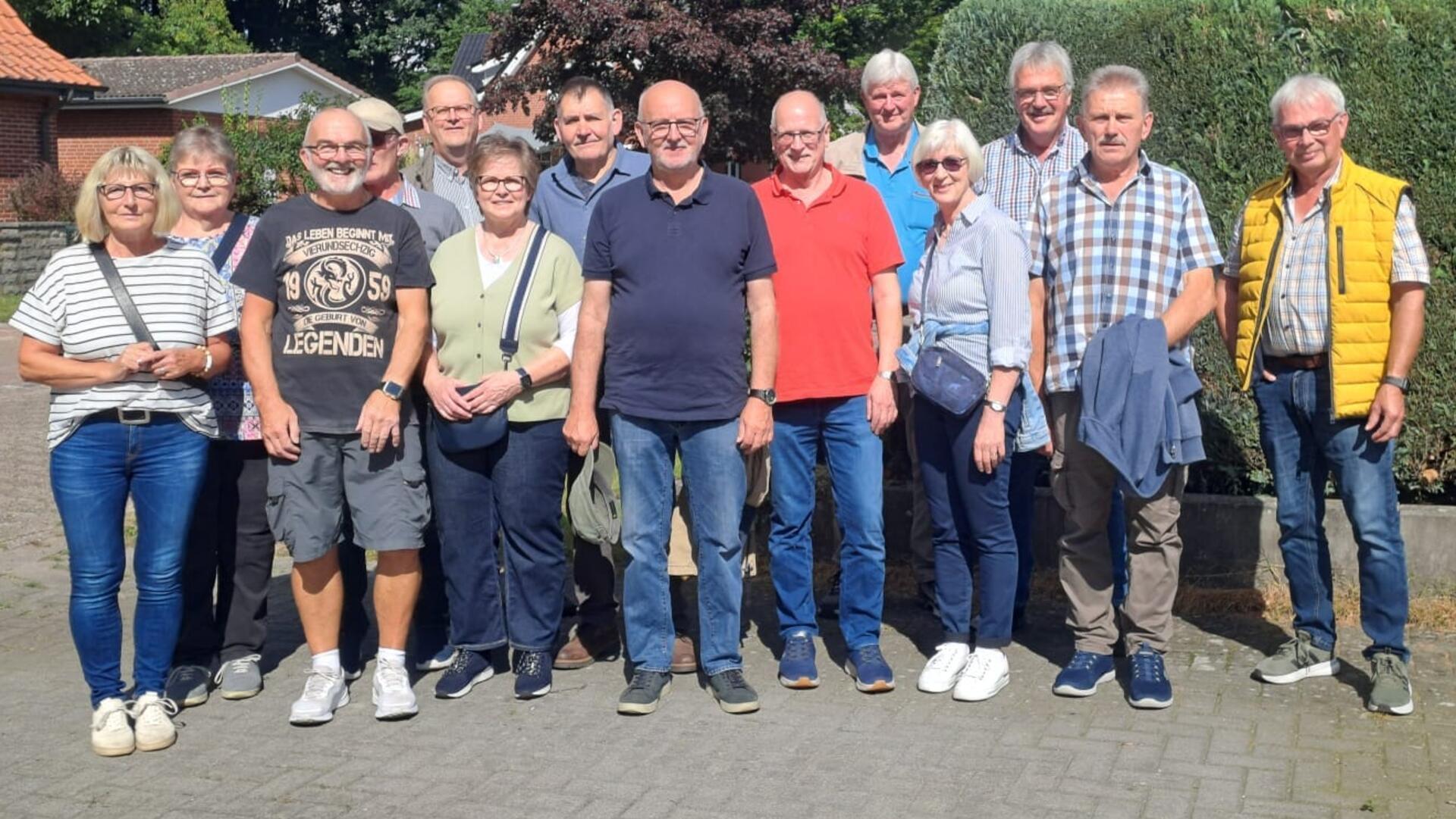 Wiedersehen nach 50 Jahren: Die ehemaligen Schülerinnen und Schüler der Hauptschule Selsingen verbrachten unbeschwerte Stunden in Anderlingen und Ohrel.