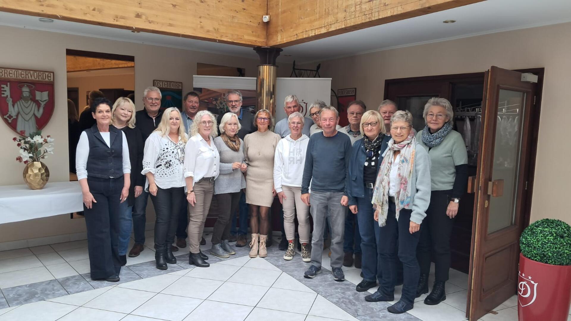 Wiedersehen nach 50 Jahren: die ehemaligen Schülerinnen und Schüler der Klasse 10c.