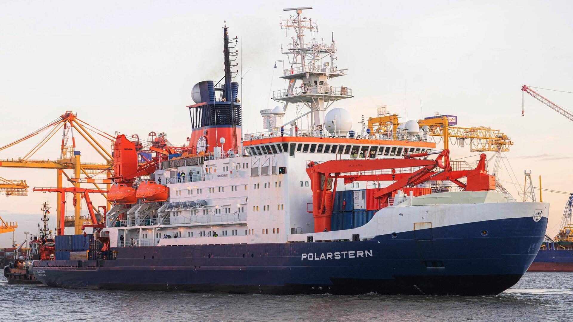 Willkommen, zurück: Das Forschungsschiff „Polarstern“ legt in Bremerhaven an.