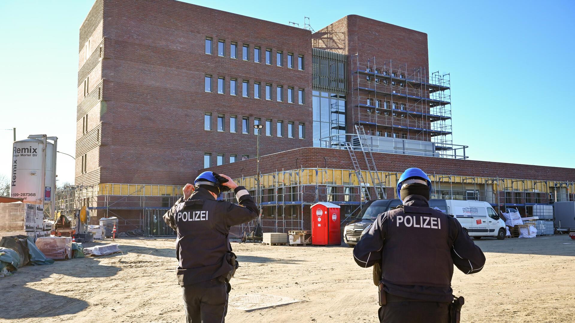 Wir besichtigen das neue Polizeirevier Geestemünde.