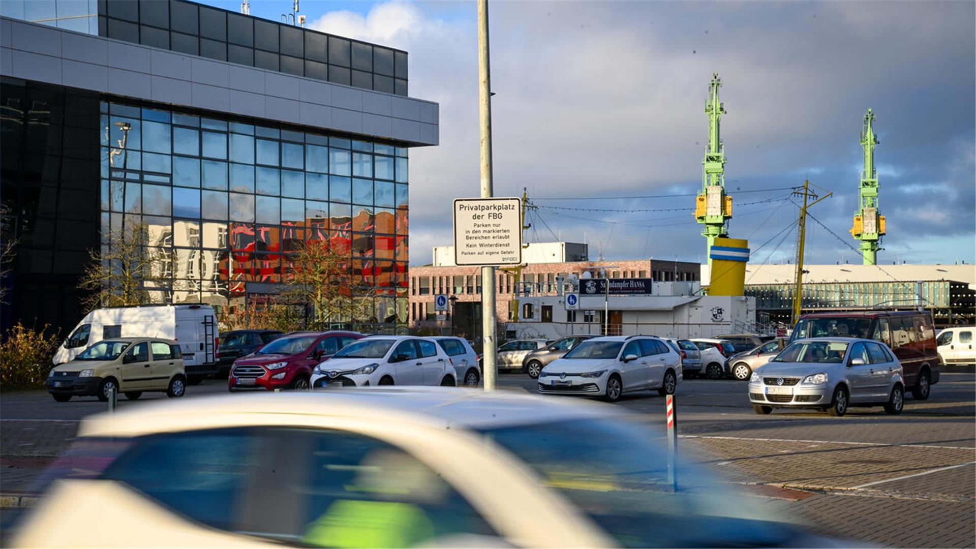 Wird das Parken im Schaufenster Fischereihafen bald gebührenpflichtig?