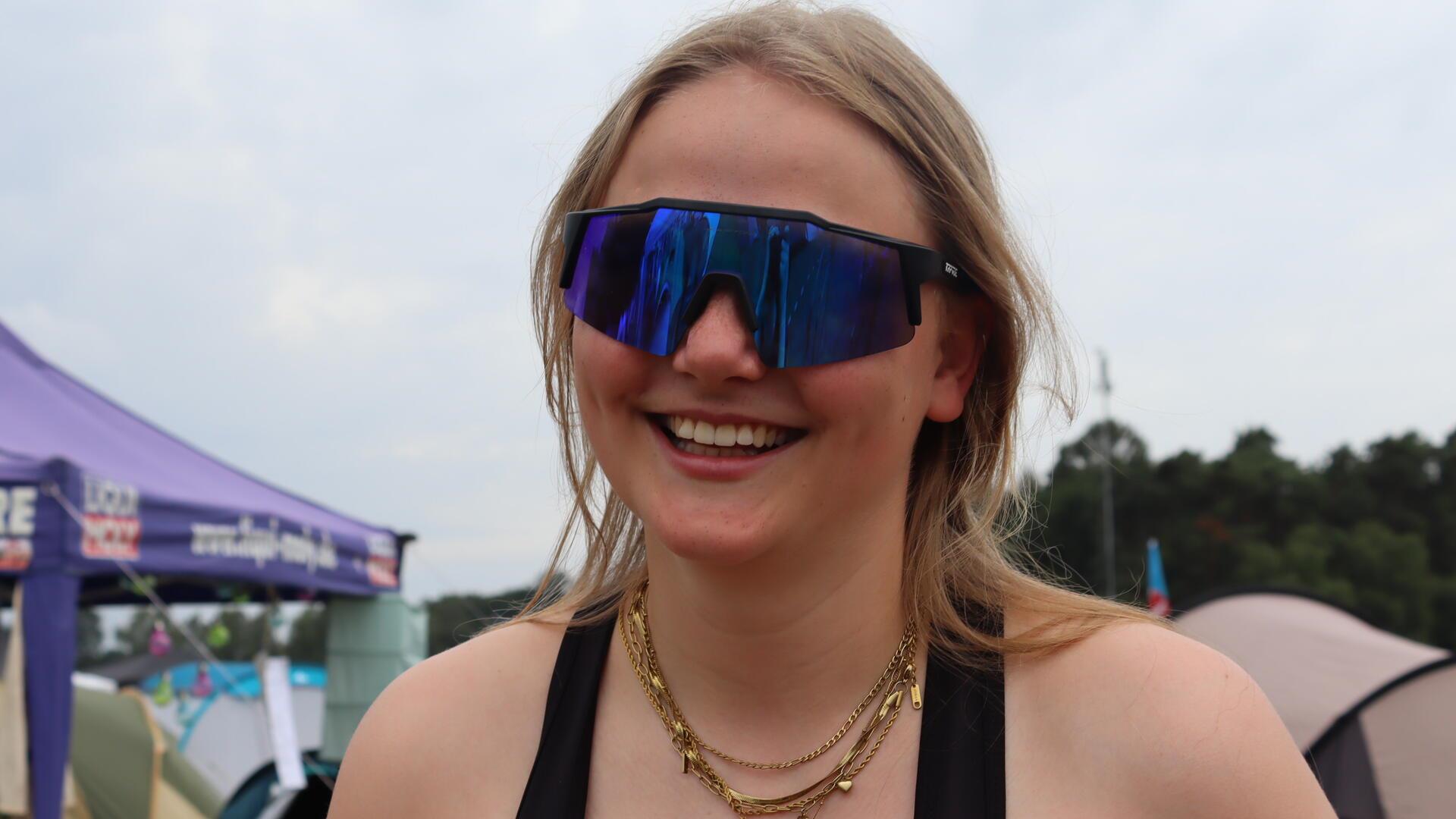 Kein Ski ohne Aggu: Das sind die besten Ski-Aggu-Doubles auf dem Hurricane Yvonne aus Scheeßel fiebert schon dem Auftritt des Rappers entgegen.