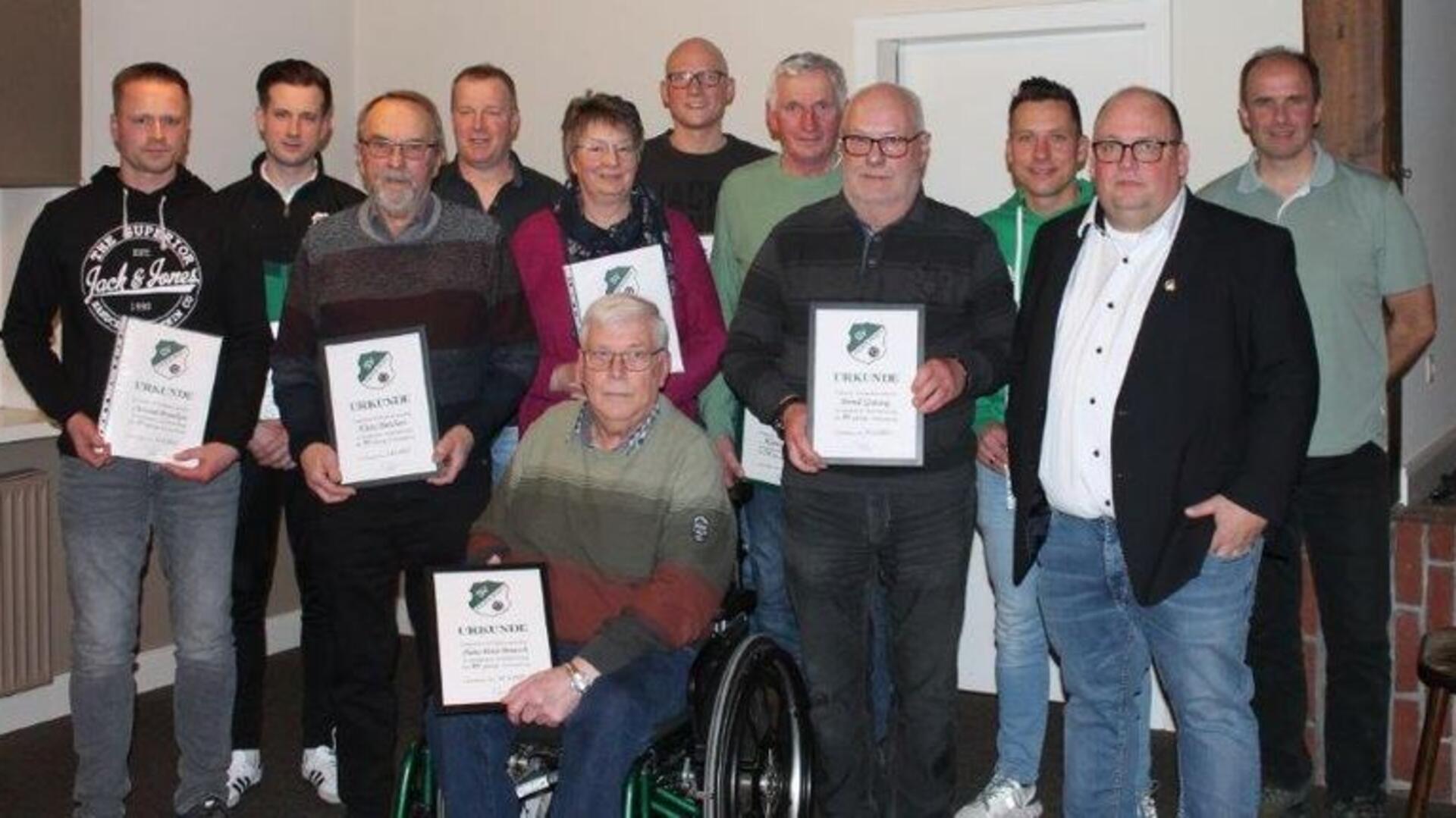 Zahlreiche Ehrungen für langjährige Mitgliedschaft standen bei der Jahreshauptversammlung des SV Anderlingen auf der Tagesordnung.