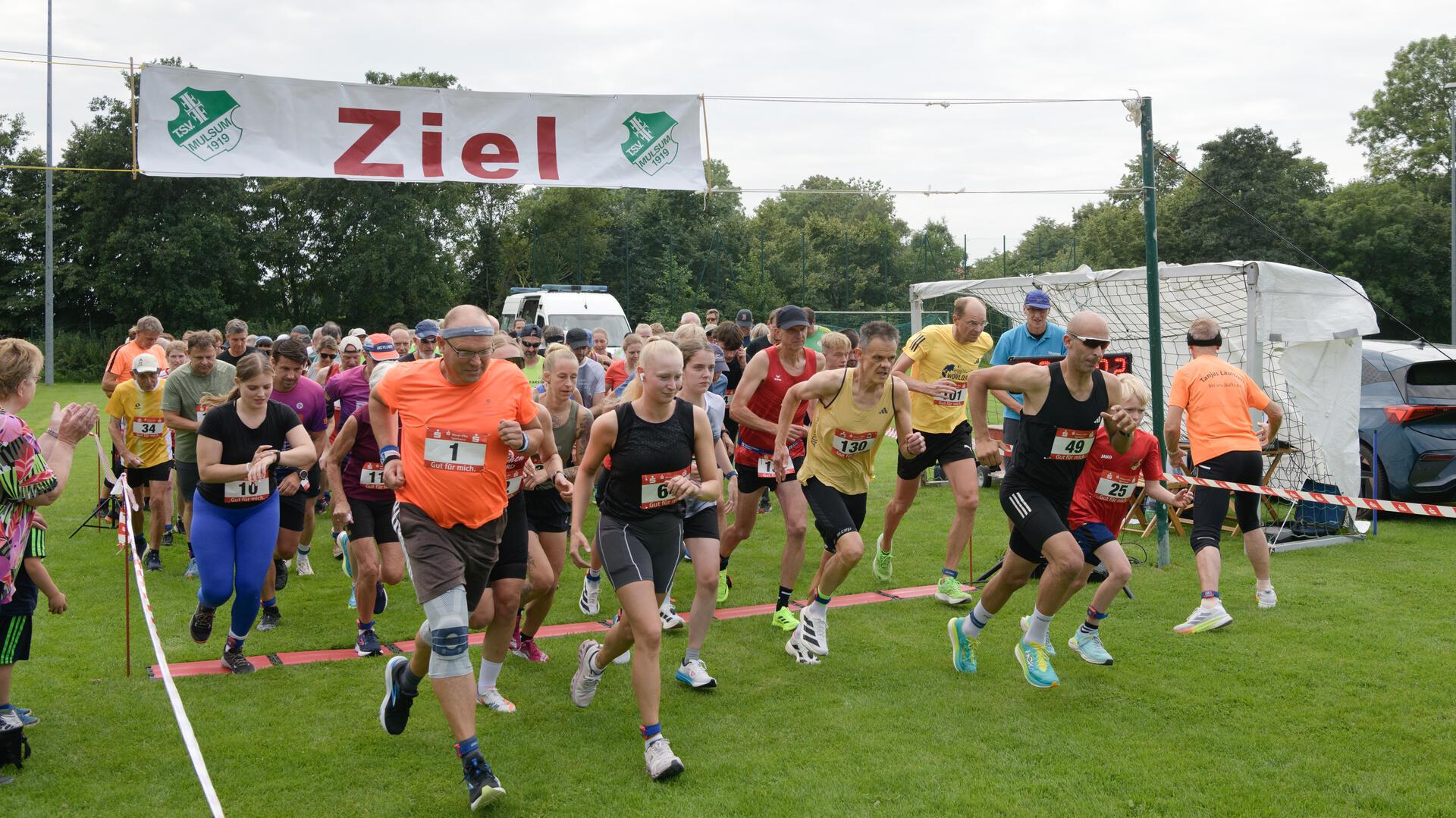 Zahlreiche Starter stellten sich beim Speckenlauf am Sonnabend wieder "der Hölle von Mulsum".