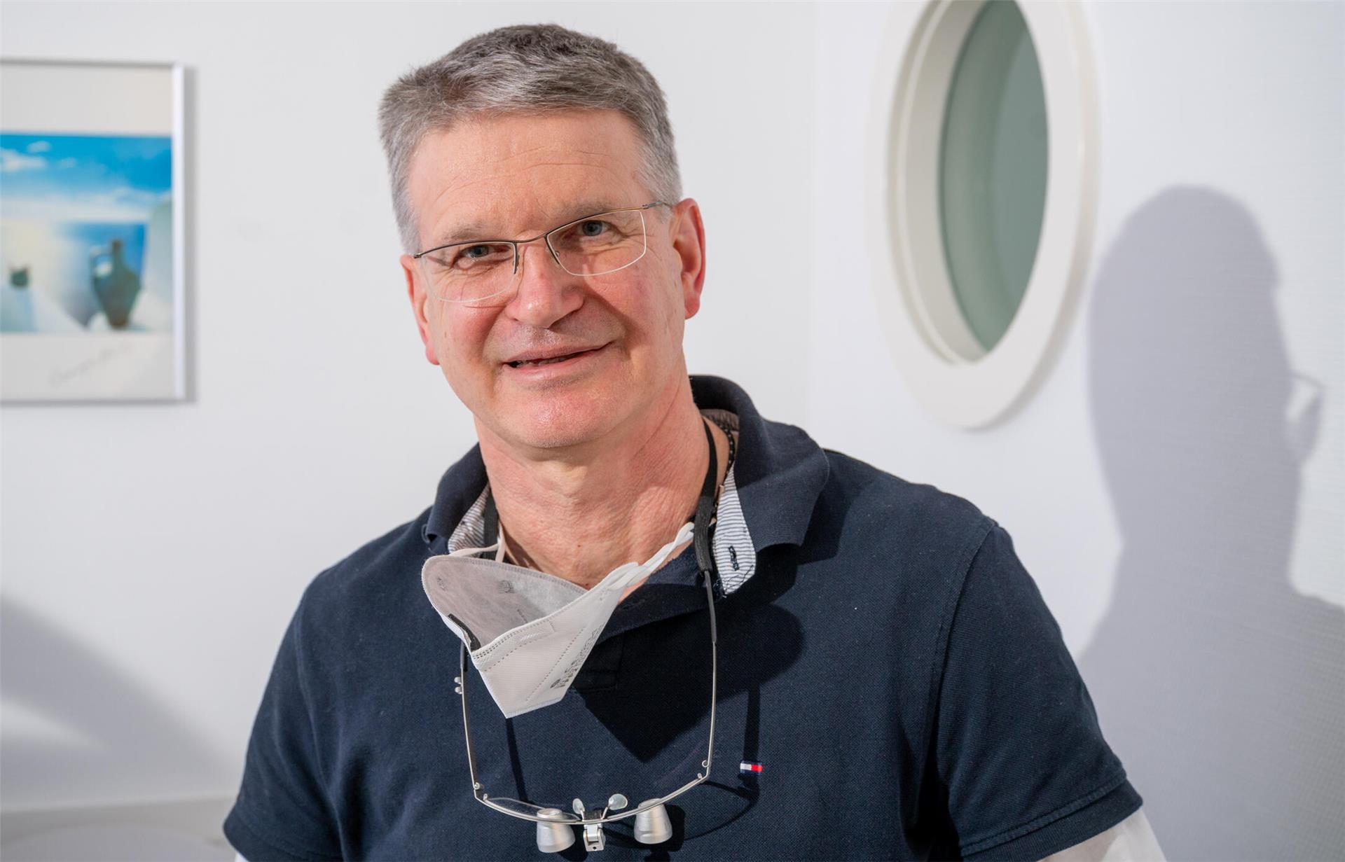 Zahnarzt Dr. Ralph Deppe befürchtet, dass die Wartezeiten für Patienten länger werden.