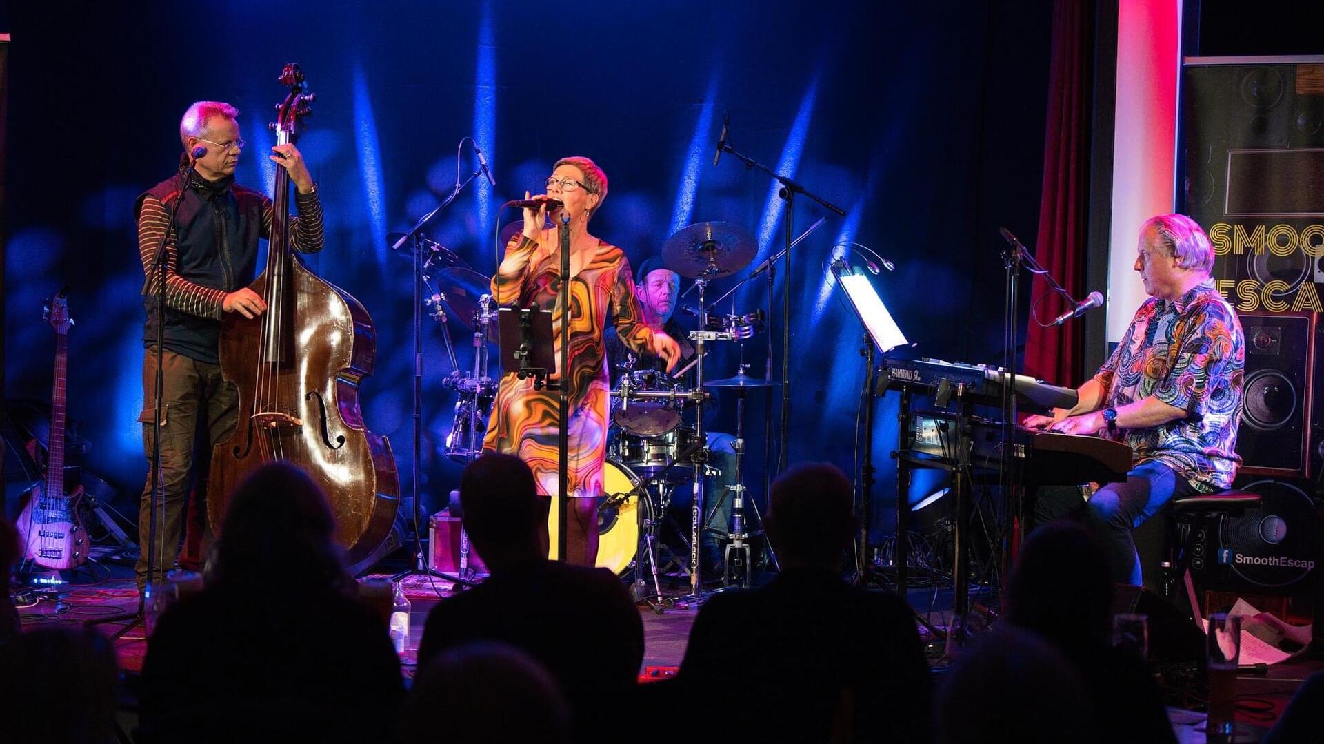 Zehn Bands, zehn Kneipen, eine Nacht voller Jazz, Rock und mehr in Bremerhaven. Mit dabei: Smooth Escape.