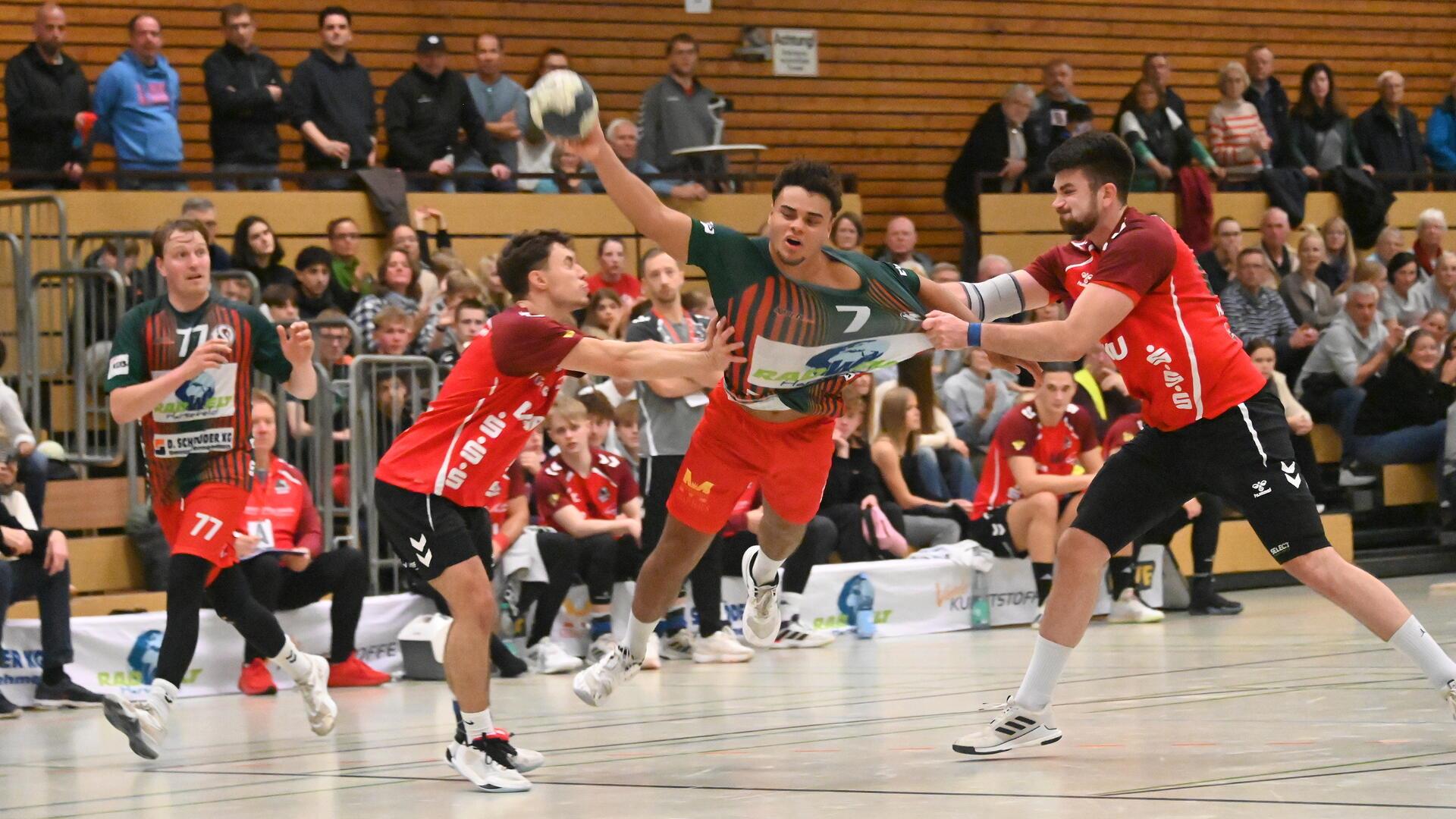 Zerreißprobe: Bremervördes Linus Otaka war schwer zu halten und erzielte elf Tore.