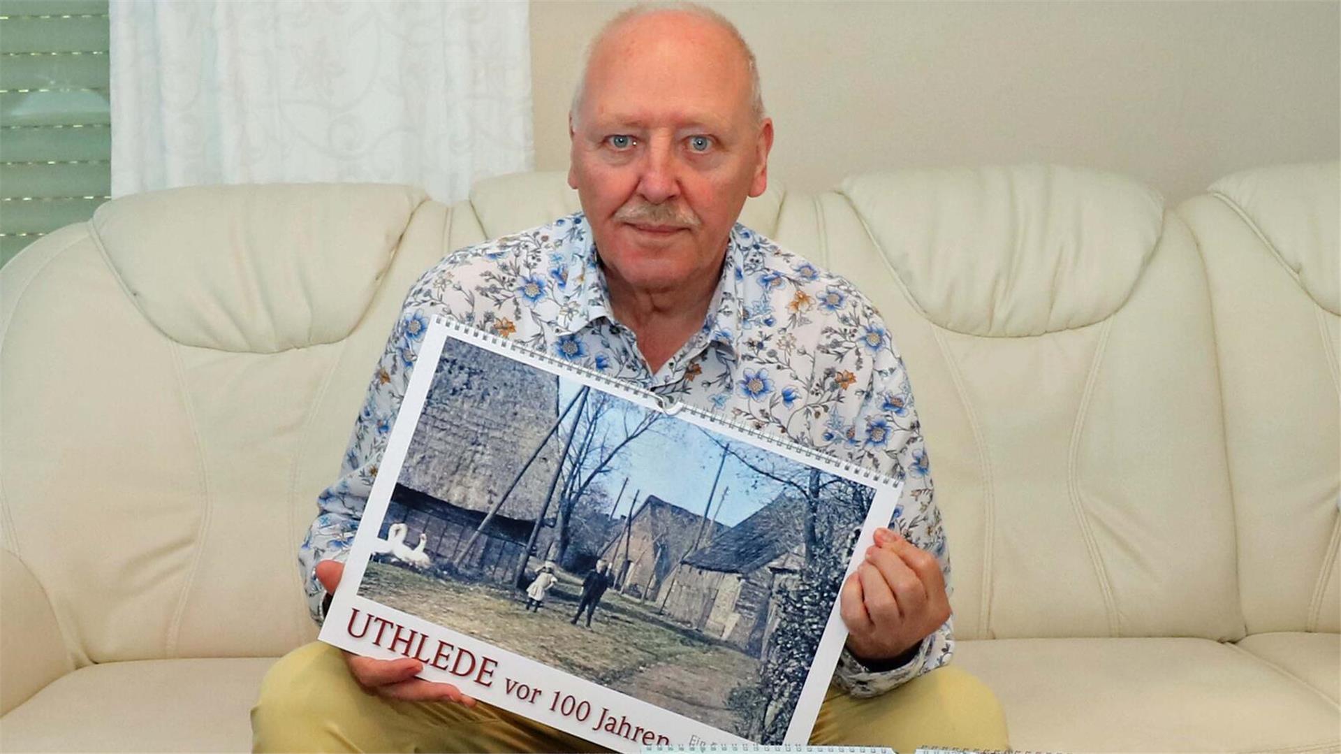 Zum zwanzigsten Mal präsentiert Otto Baur seinen Heimatkalender über Uthlede, der 2026 das Dorf vor hundert Jahren zeigt.