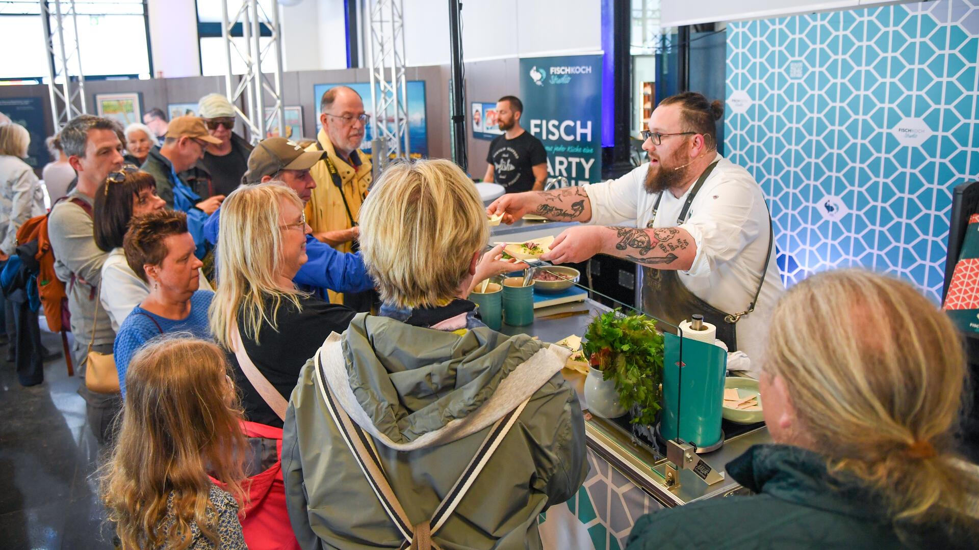 Zum 35. Mal findet im Schaufenster Fischereihafen die Fischparty statt. 