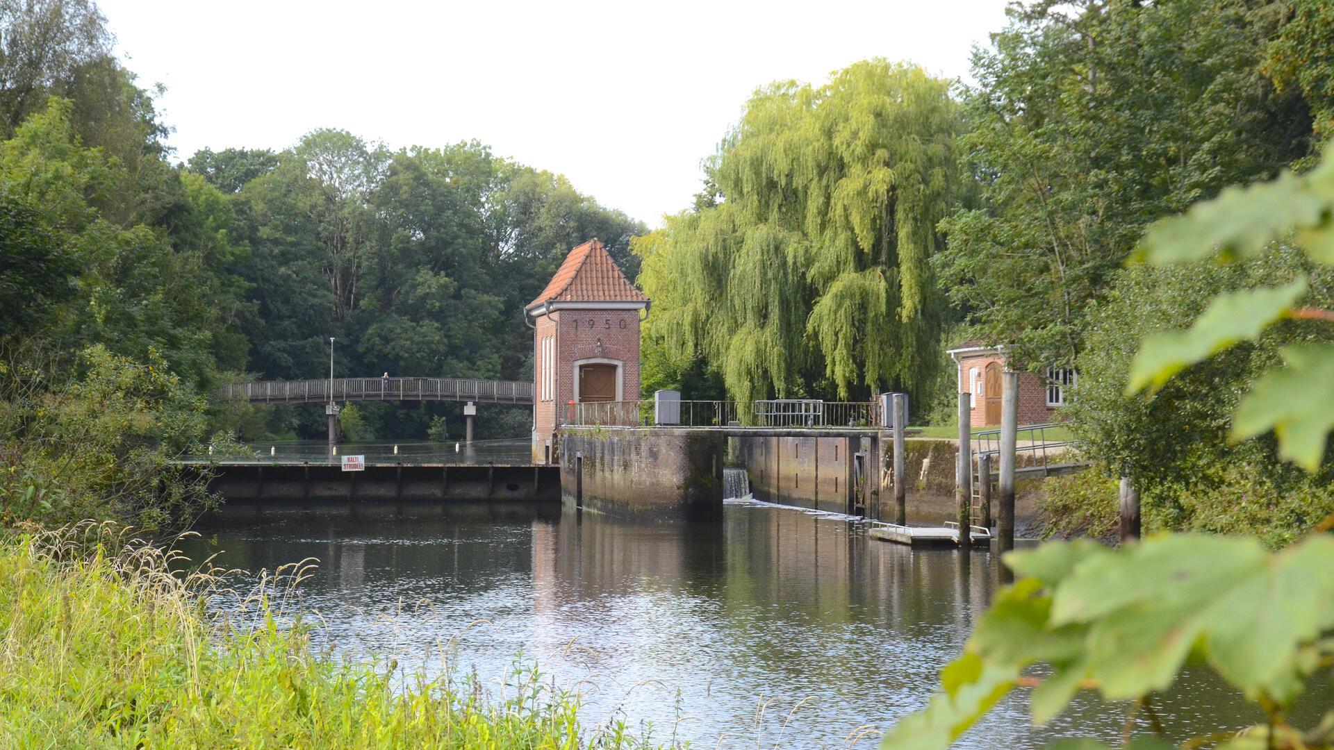 Zum Thema Ostewehr laden die AG Baukultur im Bremervörder Kultur- und Heimatkreis und das „Forum BauKulturLand zwischen Elbe und Weser“ zu einer Informations- und Diskussionsveranstaltung am 15.Oktober 2025 um 19 Uhr in das Oste-Hotel in Bremervörde ein.