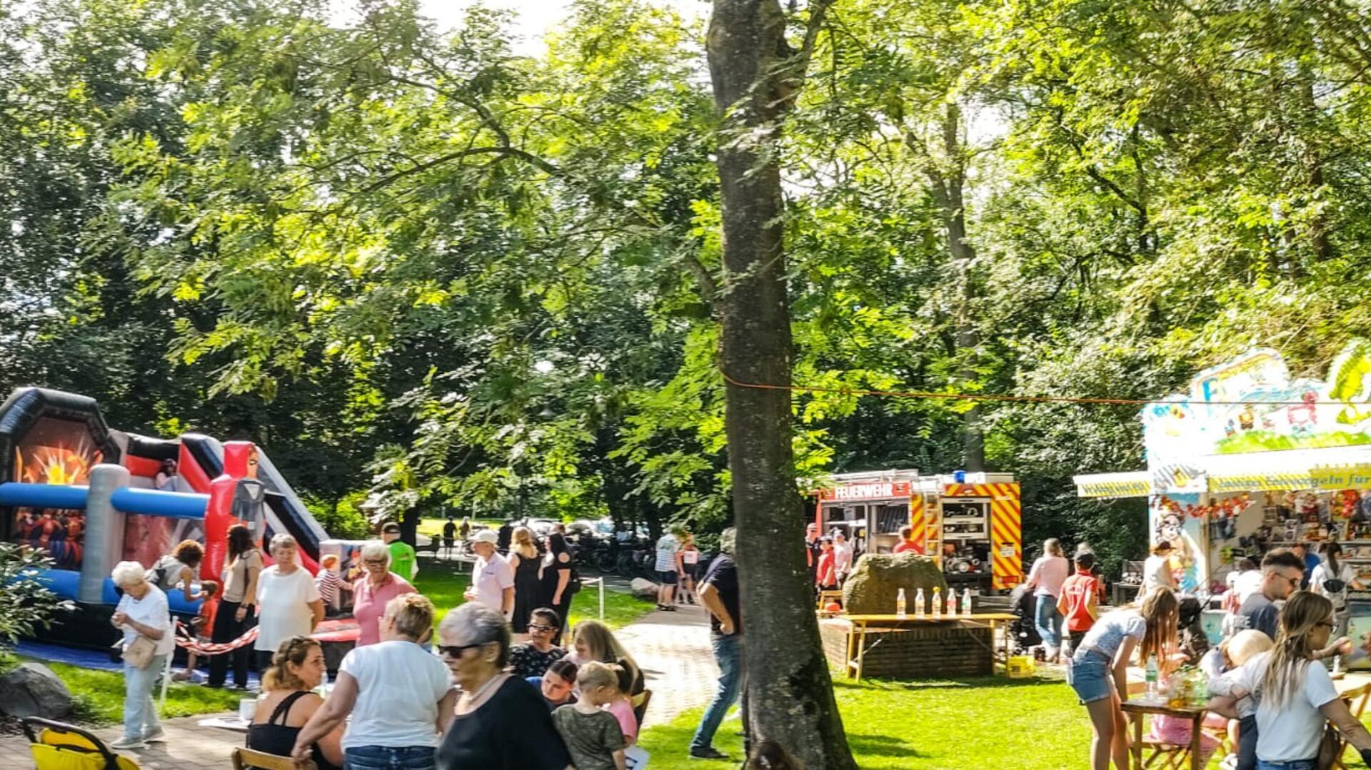 Zum zehnjährigen Bestehen des Bürgervereins Amtsgarten Dorum hatten die Ehrenamtlichen zu einem Sommerfest in den Park eingeladen.