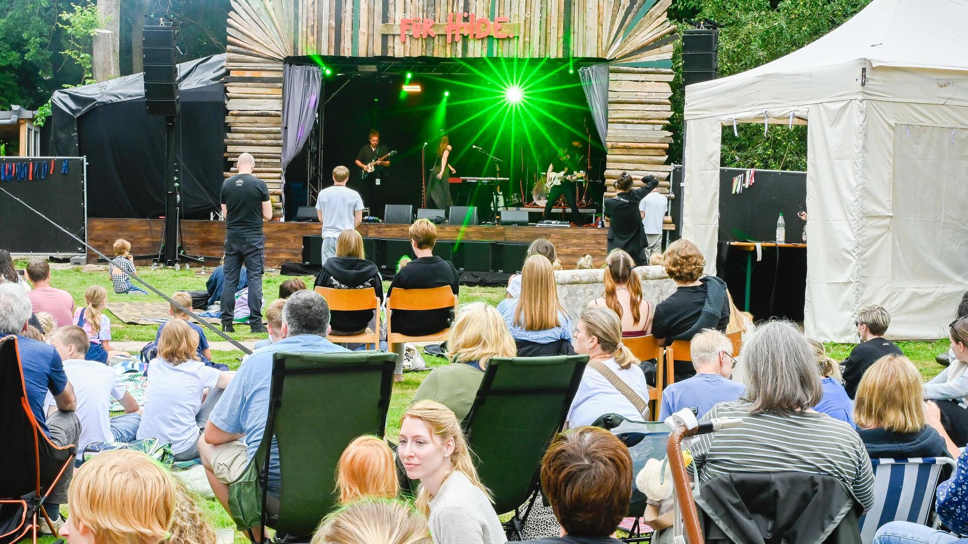 Festival "Für Hilde" in Wohnste in der Samtgemeinde Sittensen. Zwei Bühnen, zehn Bands und viel Liebe: Das Festival „Für Hilde“ atmet ehrenamtliches Engagement.