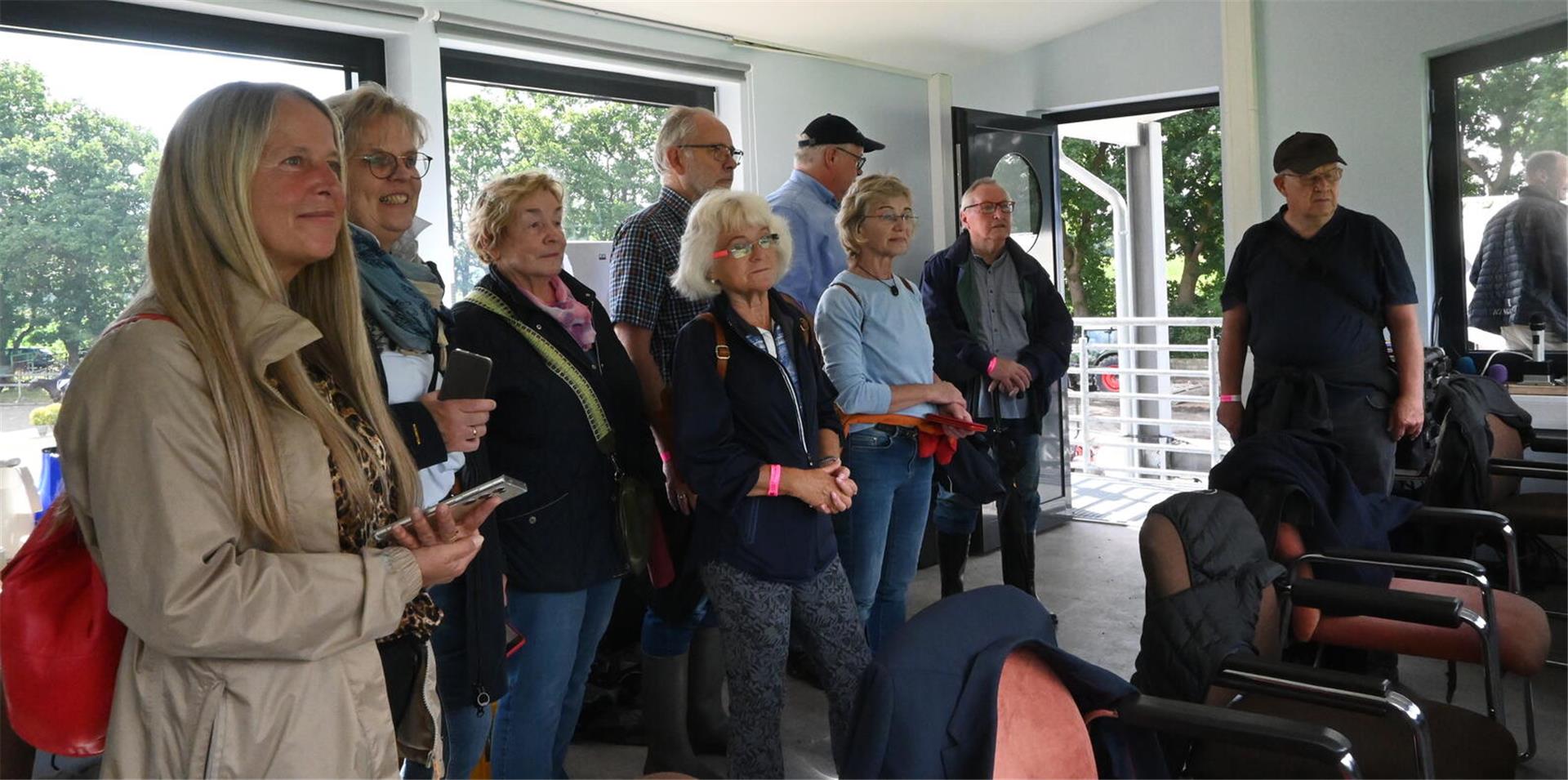 Zwischen dem Hauptspringplatz und dem Abreiteplatz ist ein moderner Richtersturm erbaut worden. Von oben hatten die NZ-Leser einen besonderen Blick auf das Turniergeschehen.